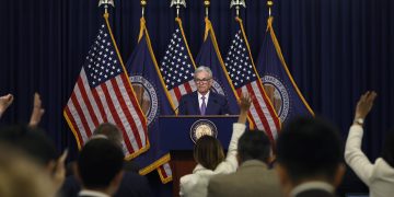 Pelabur Terbeban Tarif Trump Tarik Nafas Lega, Fed Kekalkan Kadar Faedah