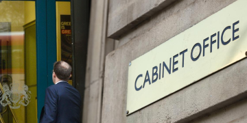 2,100 Dibuang Kerja, Pejabat Kabinet UK Alami Rombakan Terbesar Dalam Sejarah!