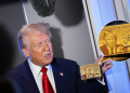 Kad Emas Baharu Milik Trump Janjikan Kewarganegaraan Tetap Di Amerika!