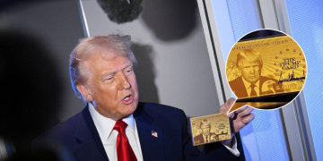 Kad Emas Baharu Milik Trump Janjikan Kewarganegaraan Tetap Di Amerika!