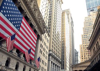 Wall Street Terus Merosot: Pasaran Tersentak Tarif 245% Trump