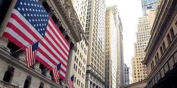 Wall Street Terus Merosot: Pasaran Tersentak Tarif 245% Trump
