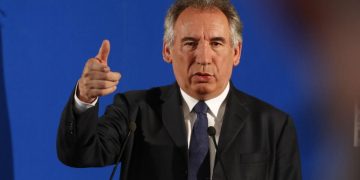 PM Perancis Nak Mansuh Cuti Umum Untuk Kurangkan Hutang Negara?