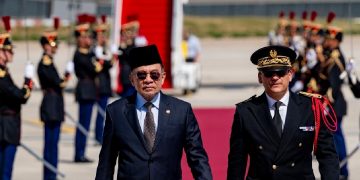 PMX Adakan Lawatan Rasmi Dua Hari Di Paris