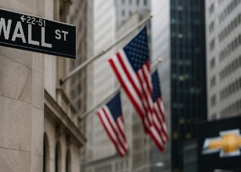 Wall Street Bercampur Lagi, Saham GM Pula Jatuh Akibat Tarif!