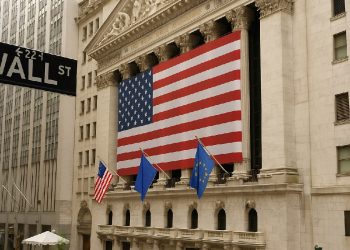 Wall Street Melonjak Awal Minggu Selepas AS-EU Meterai Perjanjian Dagangan!