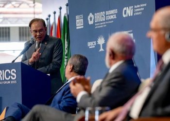 Trump Beri Amaran, Malaysia Kekal Bersama BRICS – Zafrul