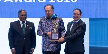 PMX Terima Anugerah Kepimpinan Kewangan Islam Global 2025
