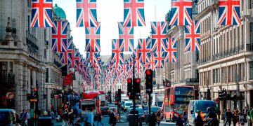 Pertumbuhan Ekonomi UK Stagnan Pada Julai, Apa Impak Terhadap Pound?