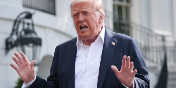 25 Negeri Amerika Saman Trump Sebab Sekat Dana Makanan!