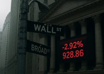 Wall Street Merosot Menjelang Musim Pendapatan Suku Ketiga