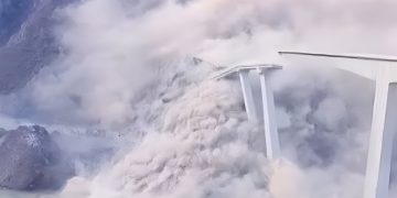 Jambatan Baharu Di China Runtuh Sejurus Dibuka!