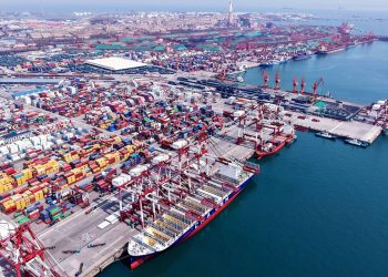 China Gantung Cukai Pelabuhan Untuk Kapal Berkaitan Amerika