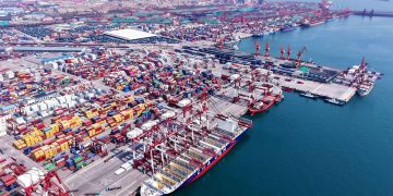 China Gantung Cukai Pelabuhan Untuk Kapal Berkaitan Amerika