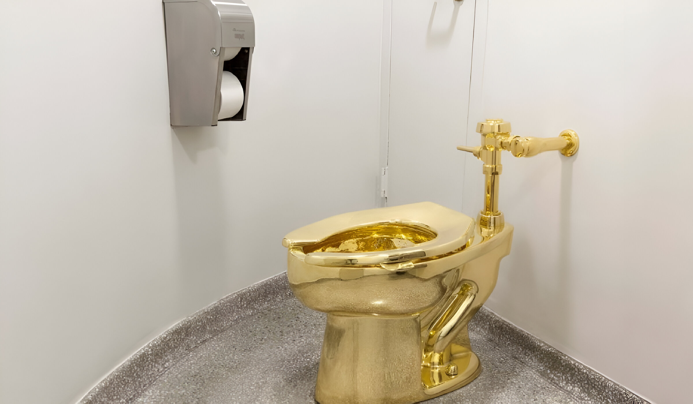 Tandas Emas 18 Karat Maurizio Cattelan Bakal Dilelong Di New York!