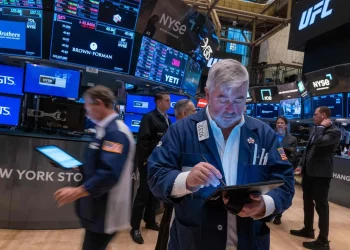 Wall Street Kekal Stabil Meskipun Saham Teknologi Menjunam