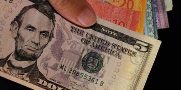 Ringgit Dibuka Tinggi Pada 3.96 Berbanding USD