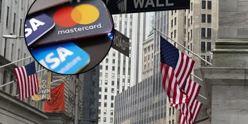 Wall Street Merosot Susulan Cadangan Trump Hadkan Kadar Faedah Kad Kredit?