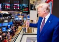 Wall Street Stabil, Trump Cabar Tarif Lebih Tinggi!