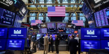Indeks S&P 500 & Nasdaq Merosot, Dow Jones Meningkat