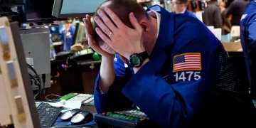 Saham Global Jatuh Semula, Harga Minyak Melonjak Tinggi!