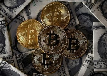 Bitcoin Merosot Ke Bawah $75,000 Berikutan Penutupan Selat Hormuz