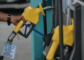 Kerajaan Kini Tersangkut dalam Dilema Subsidi Ron95