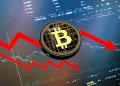 Bitcoin Meluncur Sentuh Harga $77,000 Semula