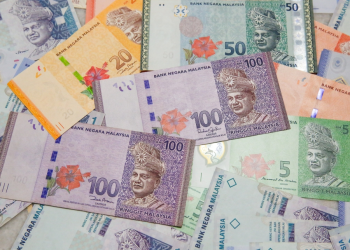 Ringgit Mengukuh Berbanding USD, Disokong Harga Minyak Rendah