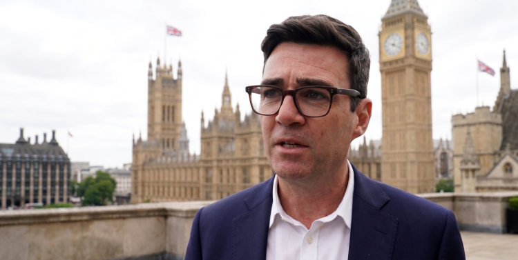 Akur Peraturan Fiskal, Andy Burnham Redakan Pasaran Bon!